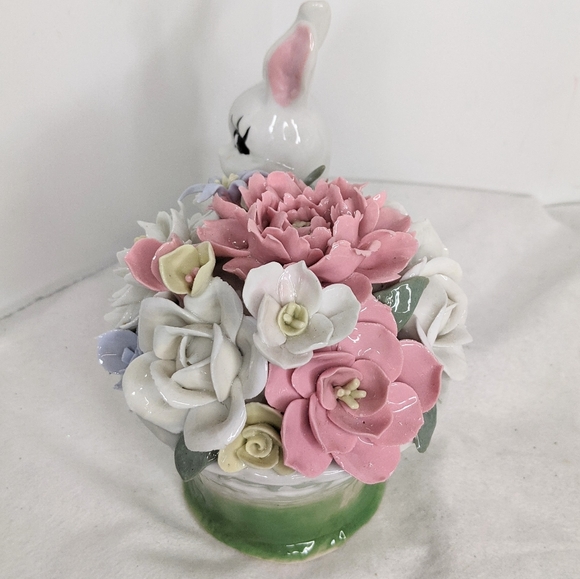 Easter Bunny with Porcelain Flowers Vintage - Picture 8 of 11